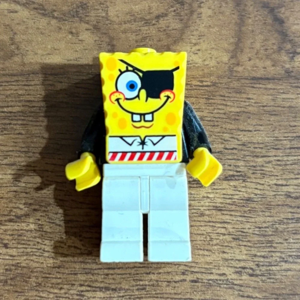 LEGO SpongeBob SquarePants Tuxedo Minifigure with Eye Patch bob010 and Clam